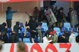 UŽIVO - Igrači na terenu, evo kada počinje finale!